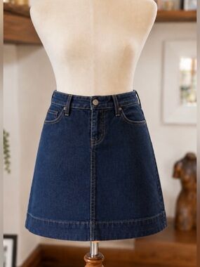 Banana Republic Premium Dark Blue Denim Mini Skirt | Cotton + Spandex | size 8